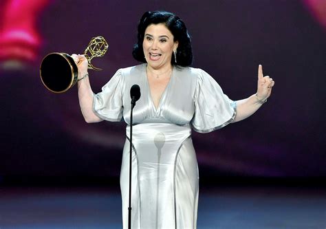 alex borstein nude|Alex Borstein Accepted Her Emmy Without a Bra and Were All。